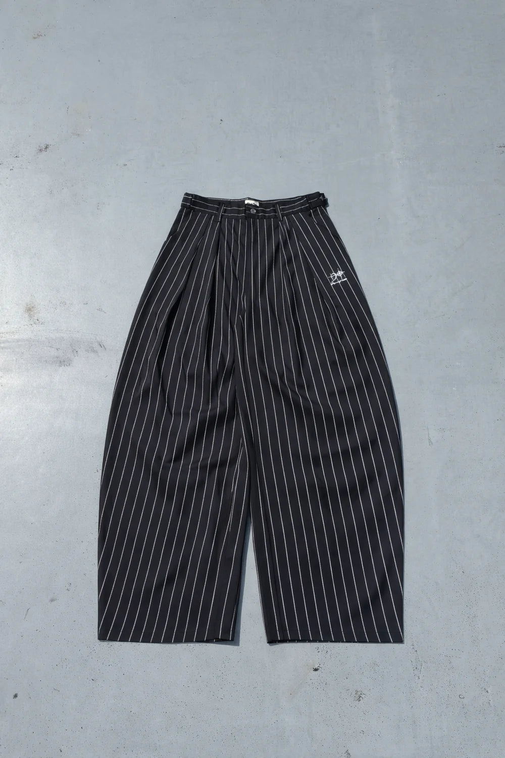 9090 Wide Tuck Chino Pants
