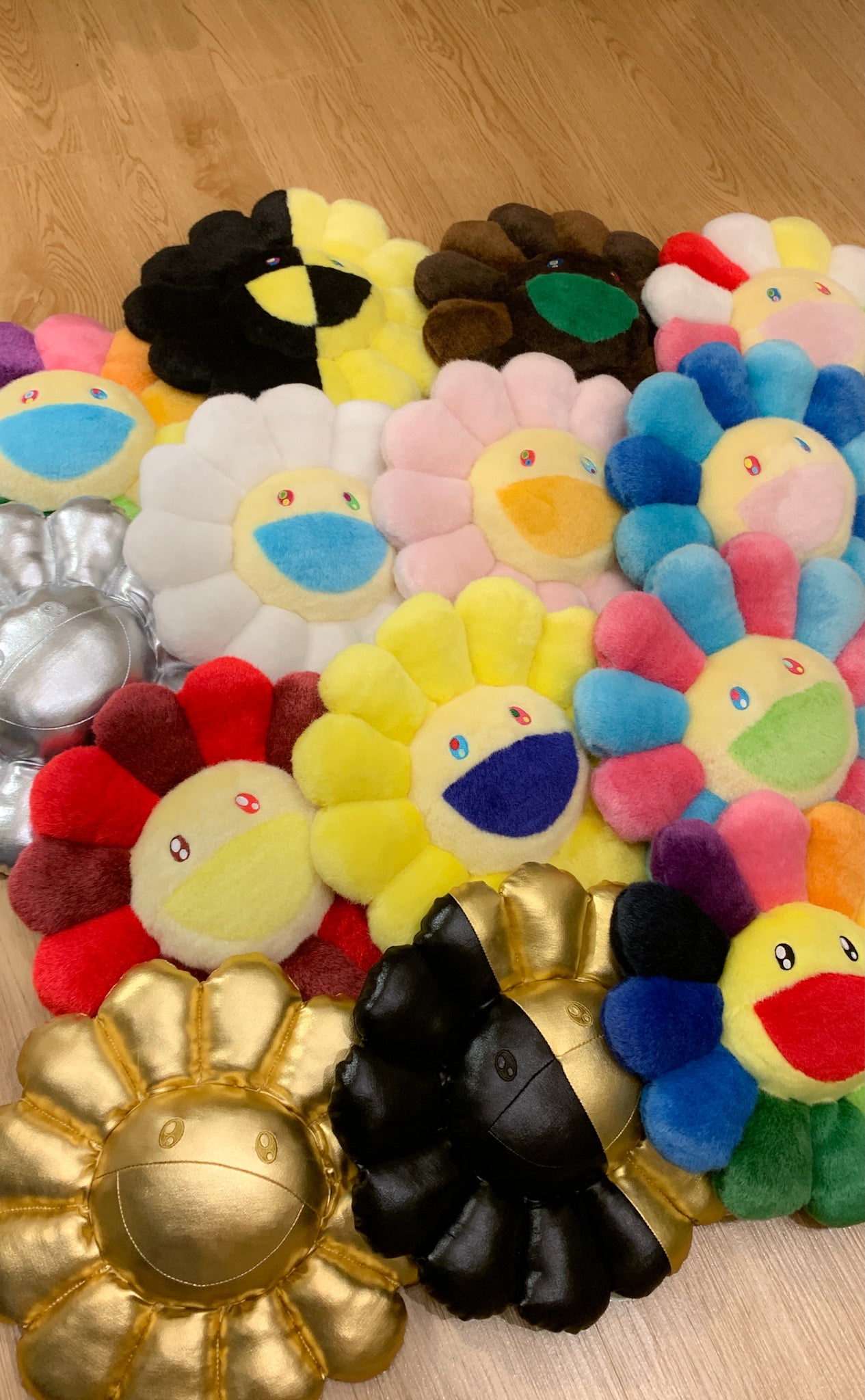 村上隆 Takashi Murakami Flower Cushion (30cm)
