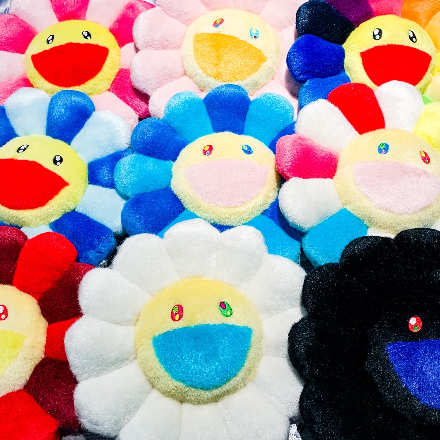 村上隆 Takashi Murakami Flower Cushion (30cm)